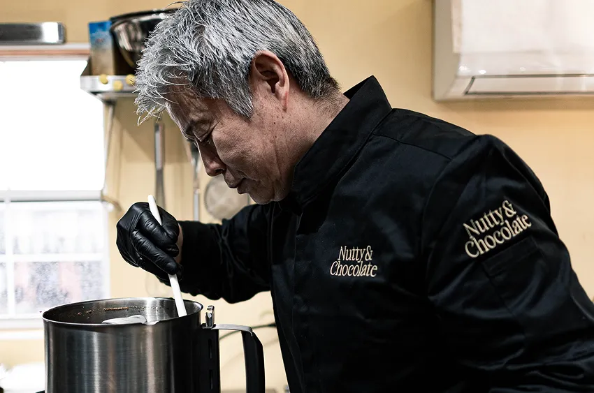 チョコレートを混ぜる工程